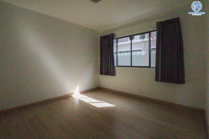 ทาวน์โฮมมือสอง ม. พฤกษาวิลล์65/2 ติวานนท์-ศรีสมาน ทาวน์โฮม3ชั้น สภาพดีมาก เหมือนไม่เคยเข้าอยู่ เนื้อที่ 25.20 ตร.ว. 3 ห้องนอน 3 ห้องน้ำ 2 ที่จอดรถ  สามรถทำเป็นโฮมออฟฟิศได้ บนทำลที่เชื่อมต่อถนน แจ้งวัฒนะ, ปากเกร็ด, ศรีสมาน ใกล้ทางด่วน "ศรีสมาน" จองเลย!